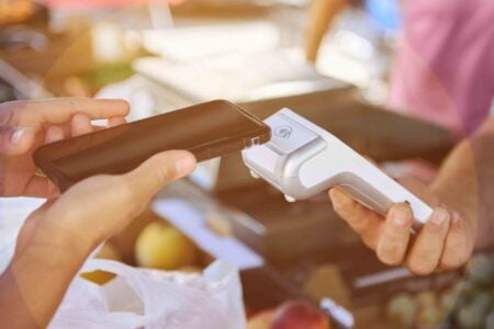 general-touchless-payment-HGstock-676x338-1-scaled-450x300