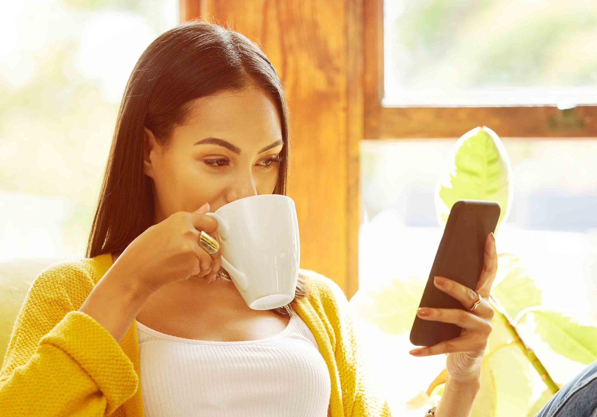 relaxed-coffee-phone-stock