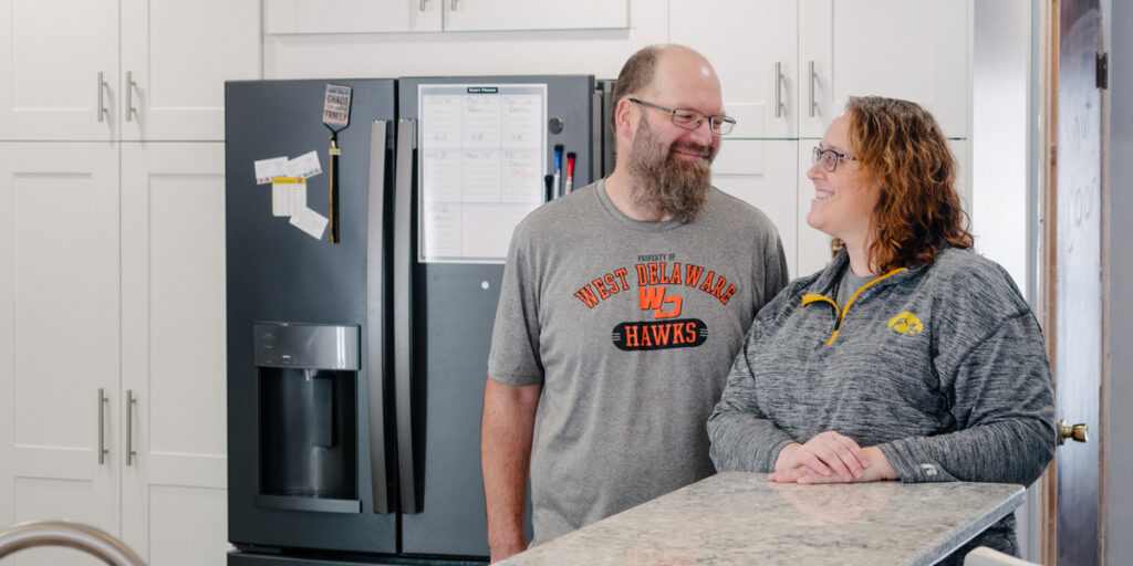 Members Ned and Stacey Smith enjoy their newly renovated kitchen in rural Manchester, Iowa. (B. Kaplan photo)